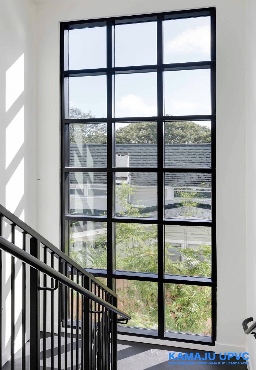Jendela UPVC black minimalis dengan kualitas material premium dan presisi tinggi