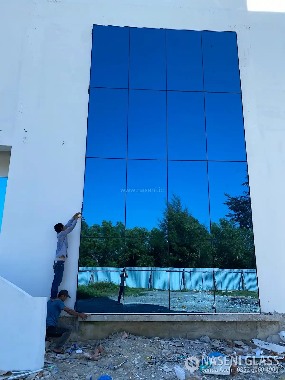 Detail pemasangan curtain wall kaca pada Gedung Mall Pelayanan Publik Sigli