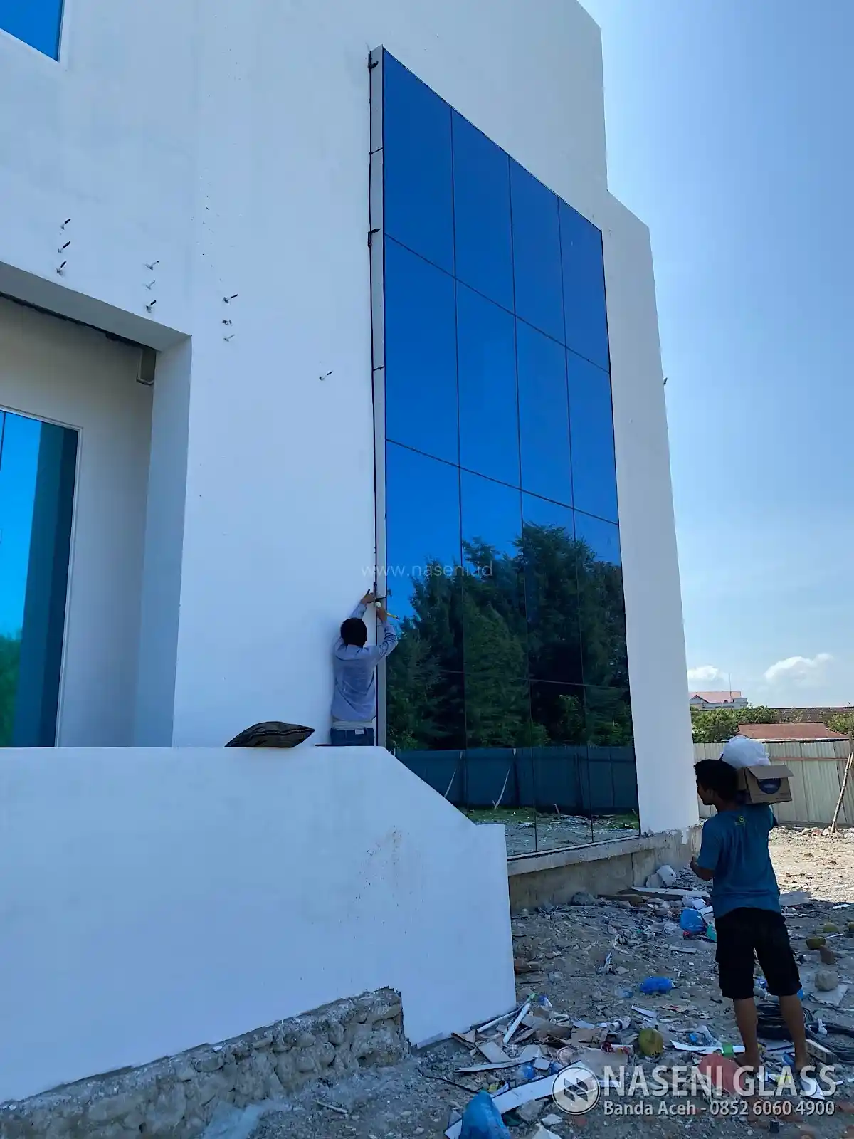 Detail pemasangan curtain wall kaca pada Gedung Mall Pelayanan Publik Sigli