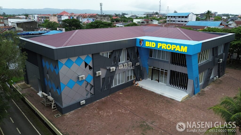 Fasad Gedung PROPAM Aceh dengan pemasangan ACP Dekkson PVDF Alloy 5005 berkualitas tinggi