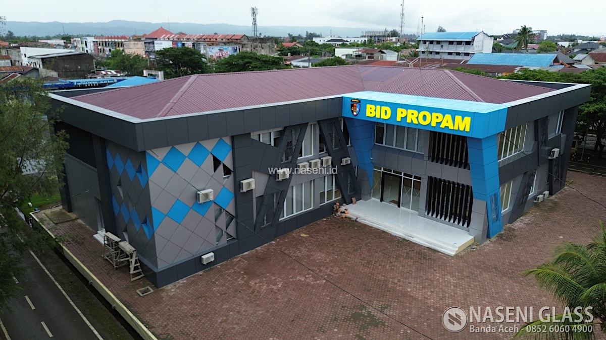 Fasad Gedung PROPAM Aceh dengan pemasangan ACP Dekkson PVDF Alloy 5005 berkualitas tinggi