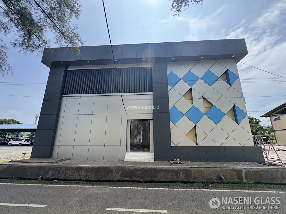 Fasad bangunan pemerintah menggunakan ACP Dekkson PVDF Alloy 5005 tahan cuaca dan awet