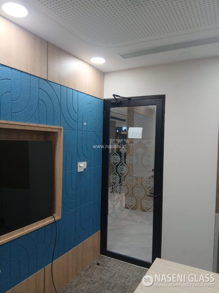 PINTU ALUMINIUM DAN PARTISI KACA - KANTOR OJK BANDA ACEH