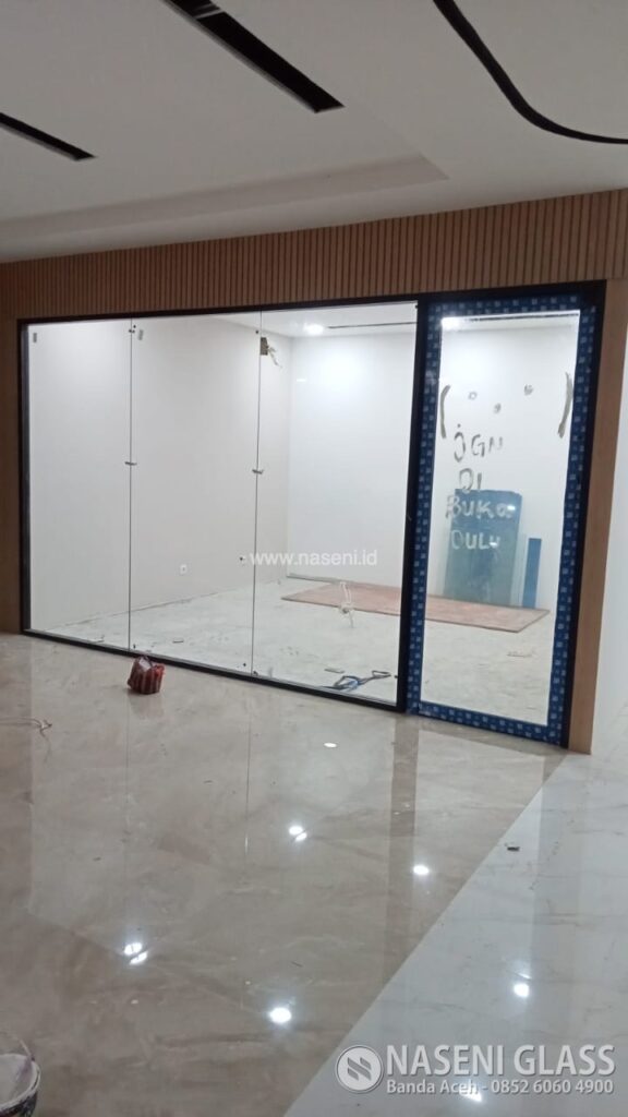PINTU ALUMINIUM DAN PARTISI KACA - KANTOR OJK BANDA ACEH