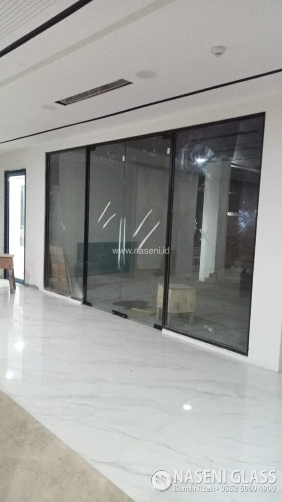 PINTU ALUMINIUM DAN PARTISI KACA - KANTOR OJK BANDA ACEH