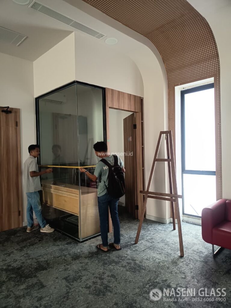 PINTU ALUMINIUM DAN PARTISI KACA - KANTOR OJK BANDA ACEH