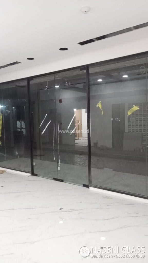 PINTU ALUMINIUM DAN PARTISI KACA - KANTOR OJK BANDA ACEH