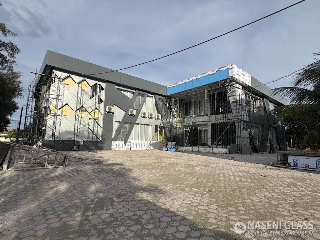Gedung PROPAM Aceh dengan fasad ACP premium Dekkson PVDF Alloy 5005 yang elegan