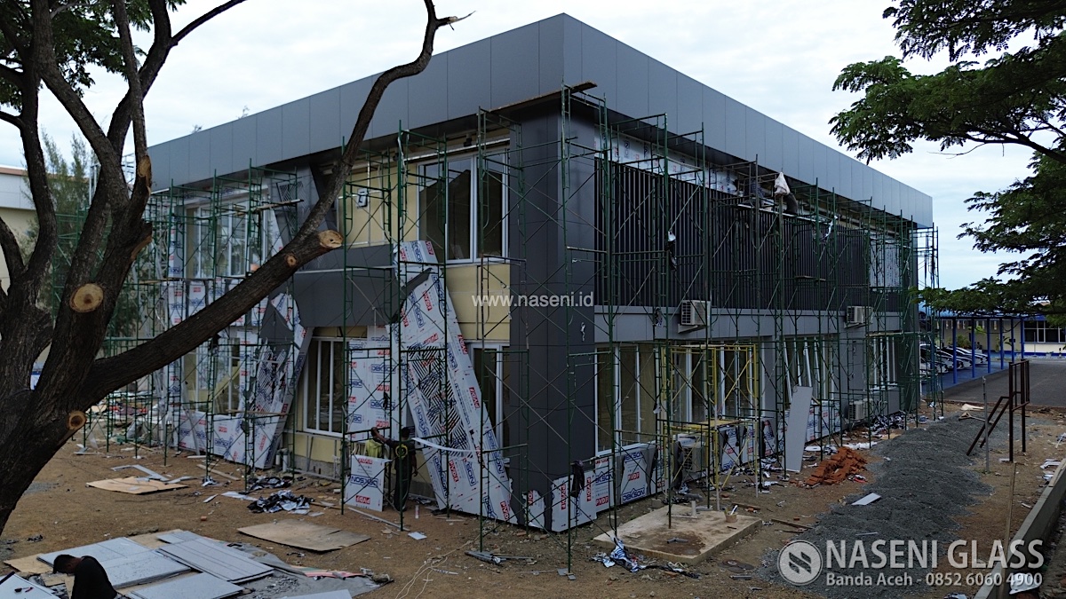 Tampilan fasad modern Gedung PROPAM Aceh menggunakan ACP Dekkson PVDF Alloy 5005