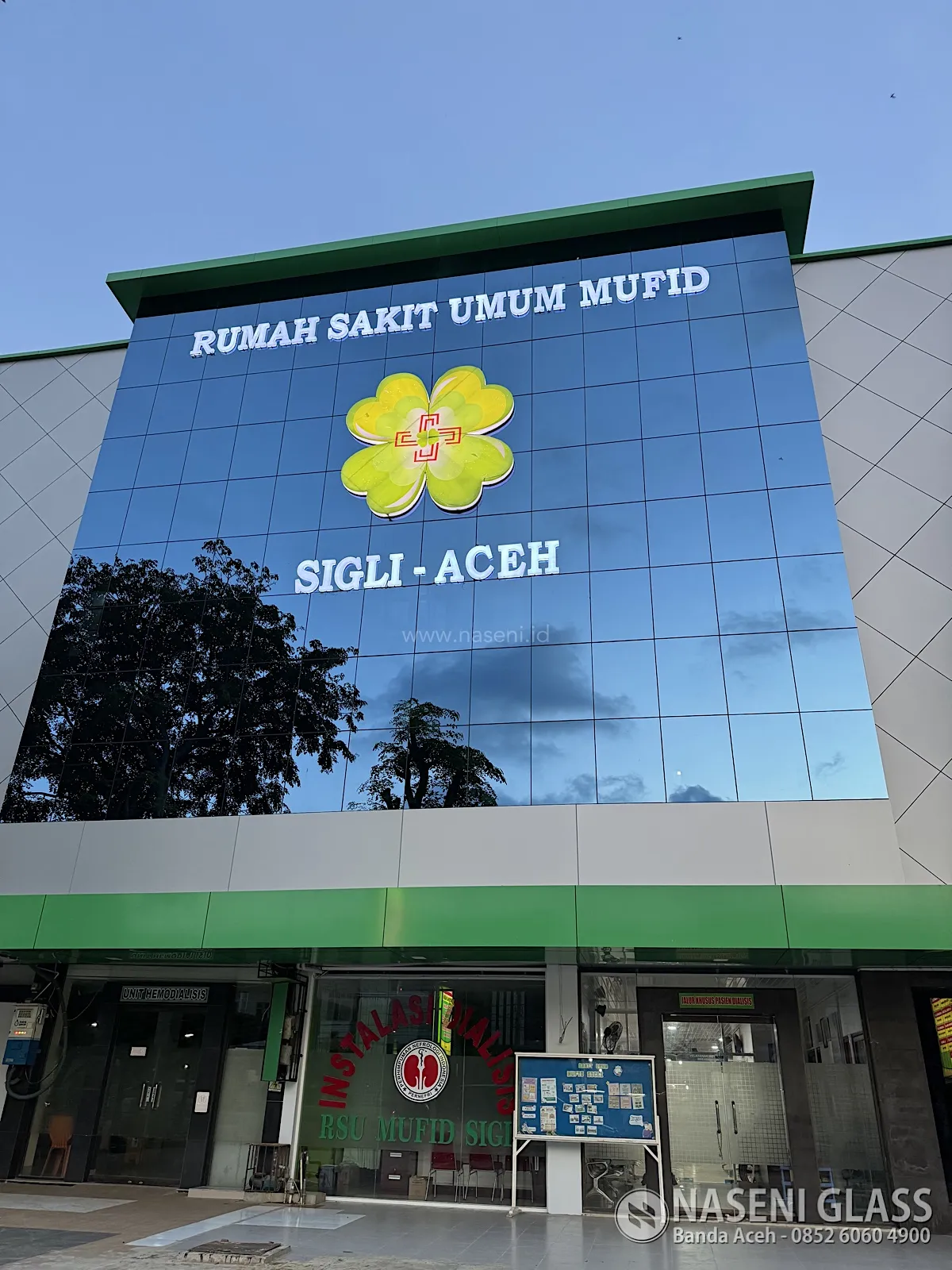 Pemasangan ACP fasad dan curtain wall Rumah Sakit Mufid Sigli oleh Naseni Glass