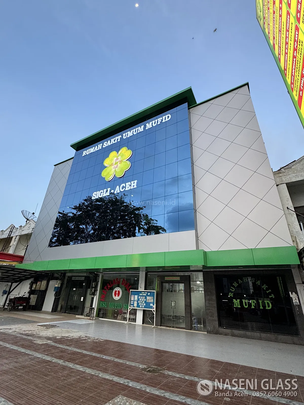 Pemasangan ACP fasad dan curtain wall Rumah Sakit Mufid Sigli oleh Naseni Glass
