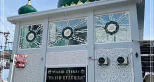 Pemasangan kaca pada Masjid Rumah Sakit Mufid Sigli oleh Naseni Glass