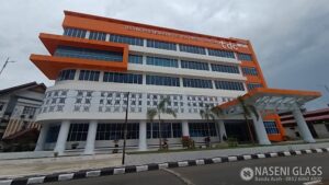 Proyek pemasangan ACP Gedung TDC Politeknik Lhokseumawe By Naseni Glass