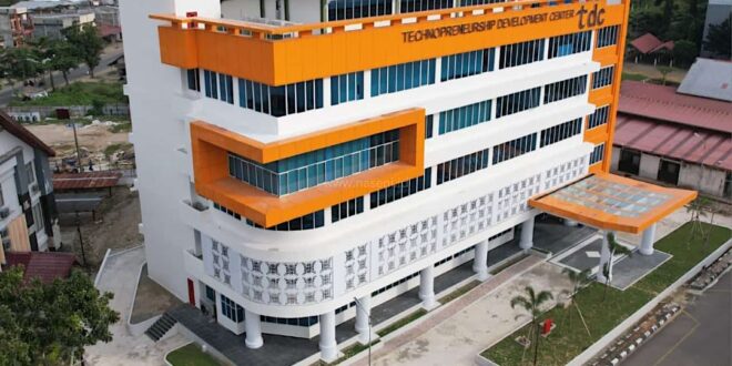 Pemasangan ACP Seven PVDF & Partisi Aluminium Gedung TDC Politeknik Lhokseumawe