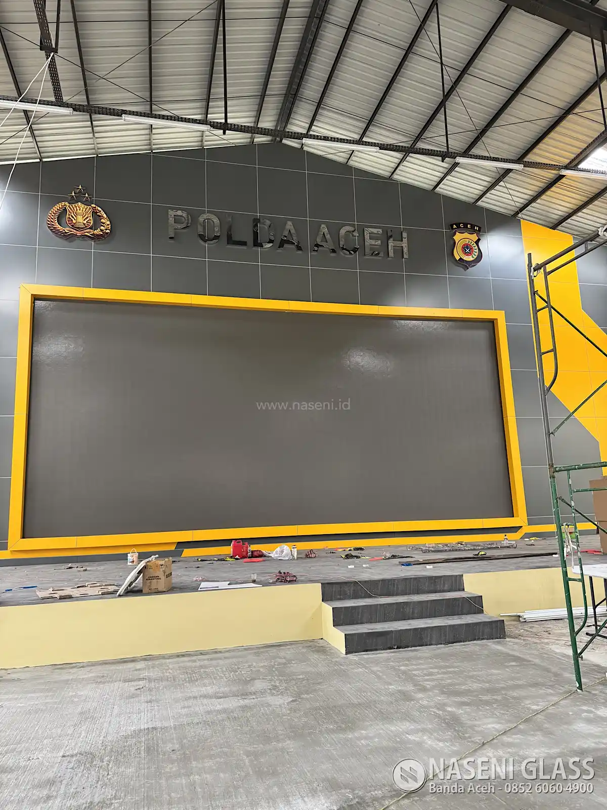Fasad Aula Outdoor Polda Aceh menggunakan ACP Goodsense dengan desain modern