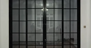 Pintu swing sliding aluminium di Banda Aceh dengan layanan penjualan dan pemasangan untuk rumah, kantor, ruko, dan gedung oleh Naseni Glass.
