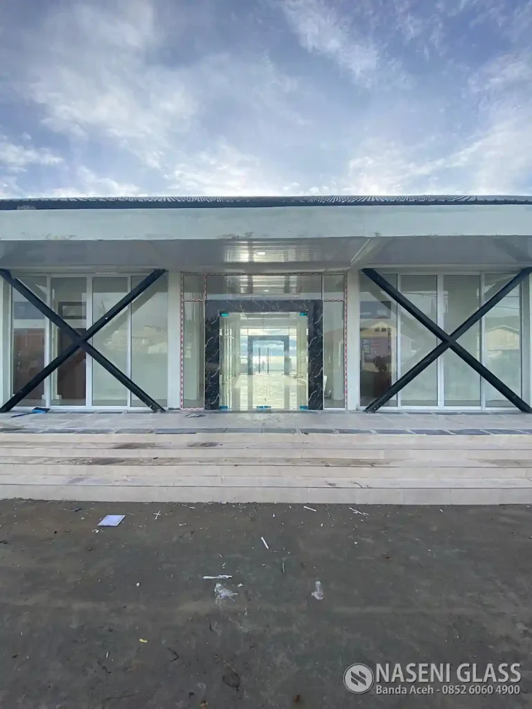 Venue Triathlon Danau Lut Tawar menggunakan kusen aluminium dan kaca Asahimas berkualitas