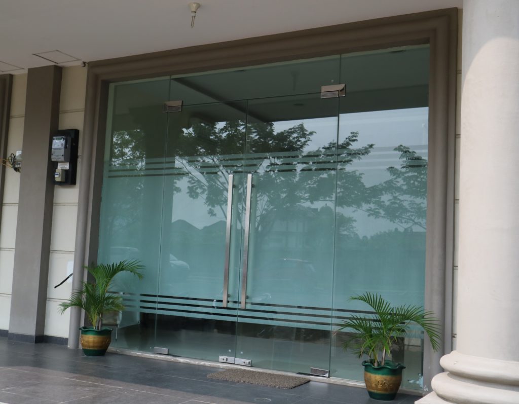 Pintu Kaca Tempered di Banda Aceh