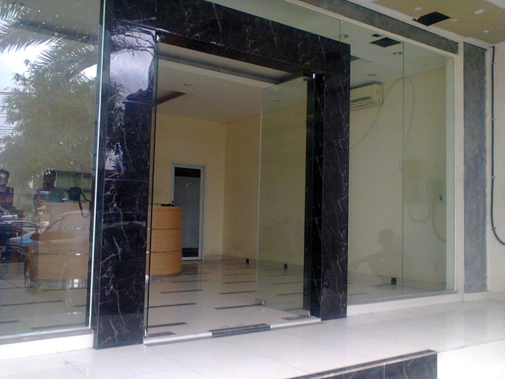 Pintu Kaca Tempered di Banda Aceh