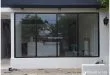 Partisi kusen aluminium hitam model minimalis untuk ruang kerja dan komersial