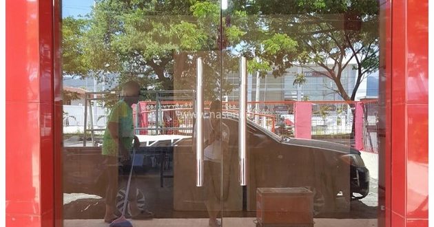 Toko Pintu Kaca Frameless Banda Aceh – Pemasangan Rapi & Profesional